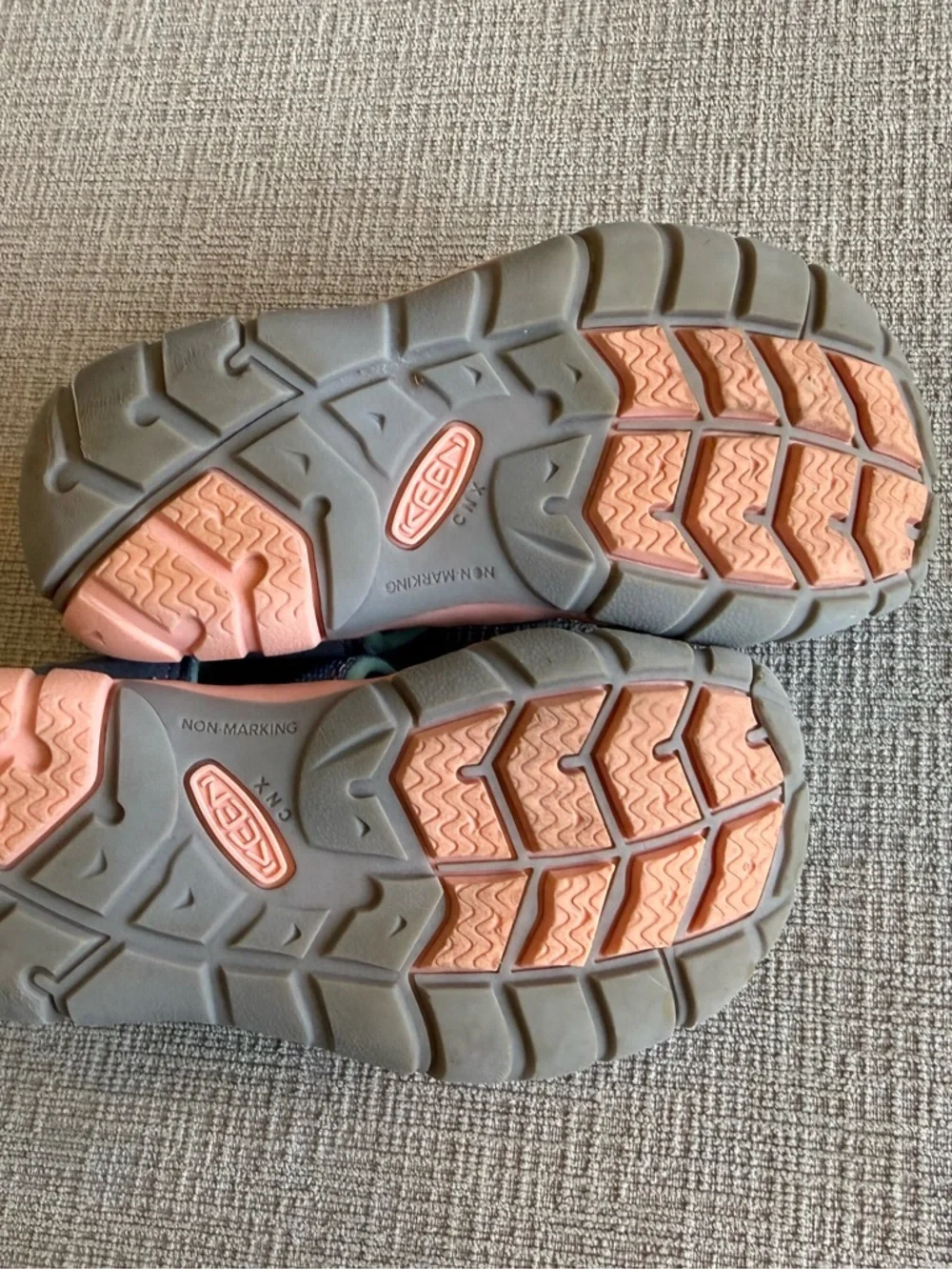 Keen Newport Girls Size 11 - Picture 5 of 5